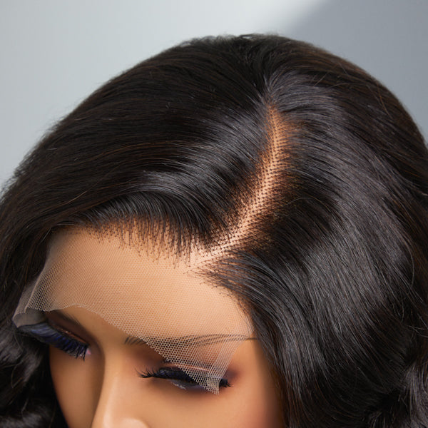 Lace detail of Elegant Natural Black Wavy Undetectable Minimalist Glueless Lace Wig | Side Part Fall Wig
